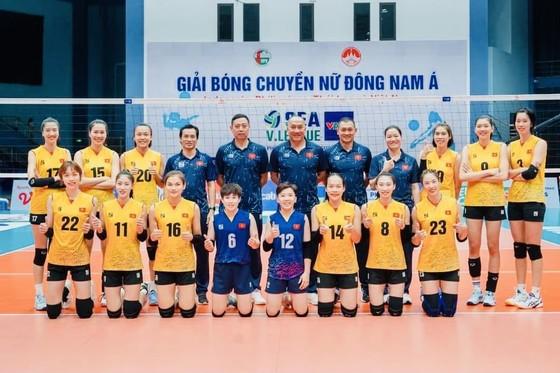 Đội tuyển bóng chuyền nữ Việt Nam dự giải vô địch châu Á 2023 với 14 VĐV |  CHUYÊN TRANG THỂ THAO